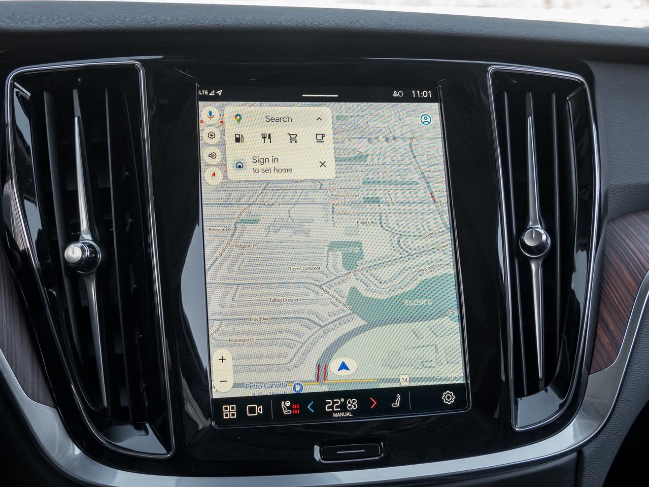 2025 Volvo V60 Cross Country B5 AWD PLUS  19" ALLOY WHEELS  CLIMATE PACK  CPO Photo