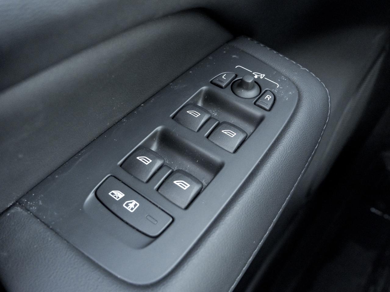 2025 Volvo V60 Cross Country B5 AWD PLUS  19" ALLOY WHEELS  CLIMATE PACK  CPO Photo