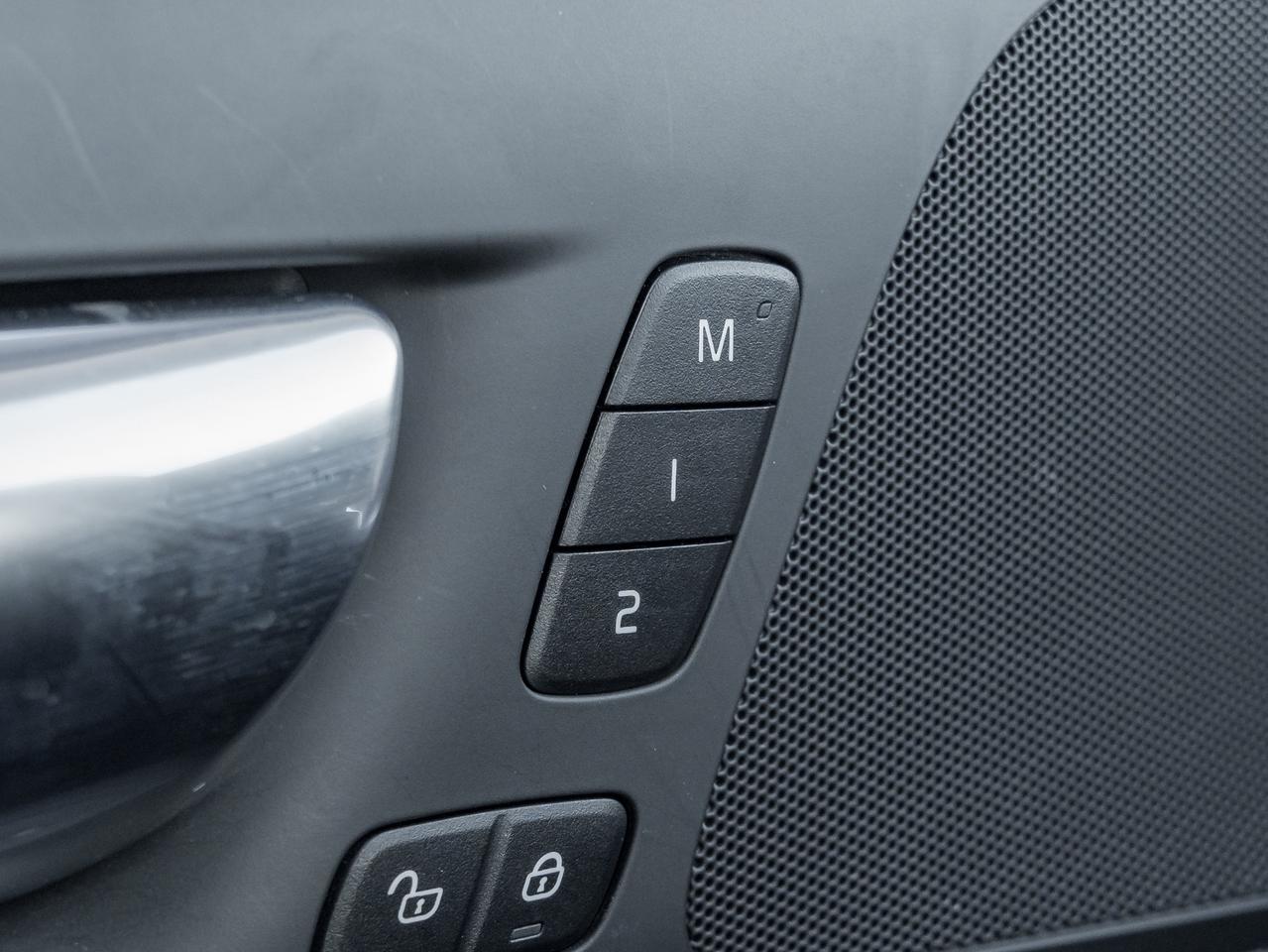 2025 Volvo V60 Cross Country B5 AWD PLUS  19" ALLOY WHEELS  CLIMATE PACK  CPO Photo