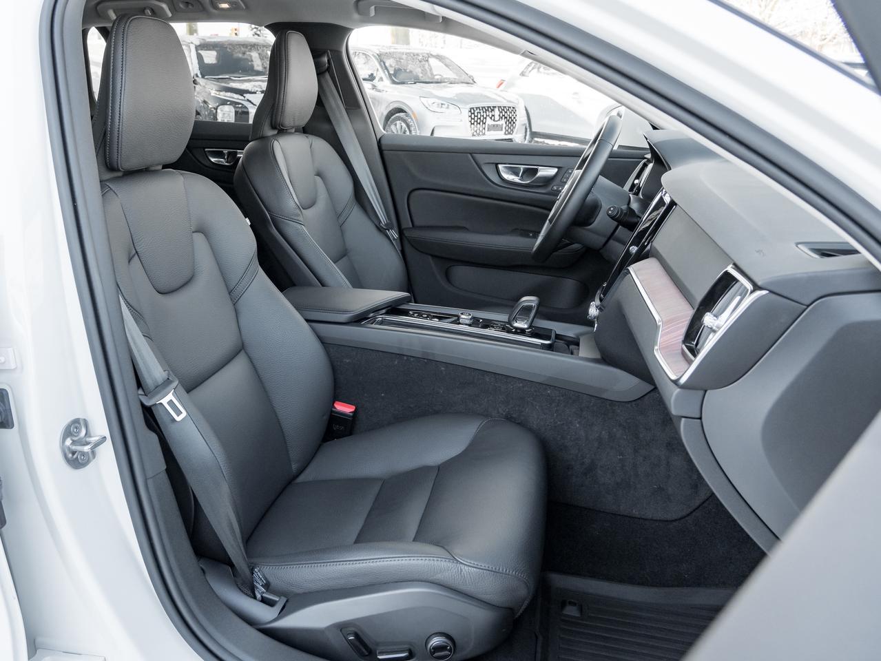 2025 Volvo V60 Cross Country B5 AWD PLUS  19" ALLOY WHEELS  CLIMATE PACK  CPO Photo