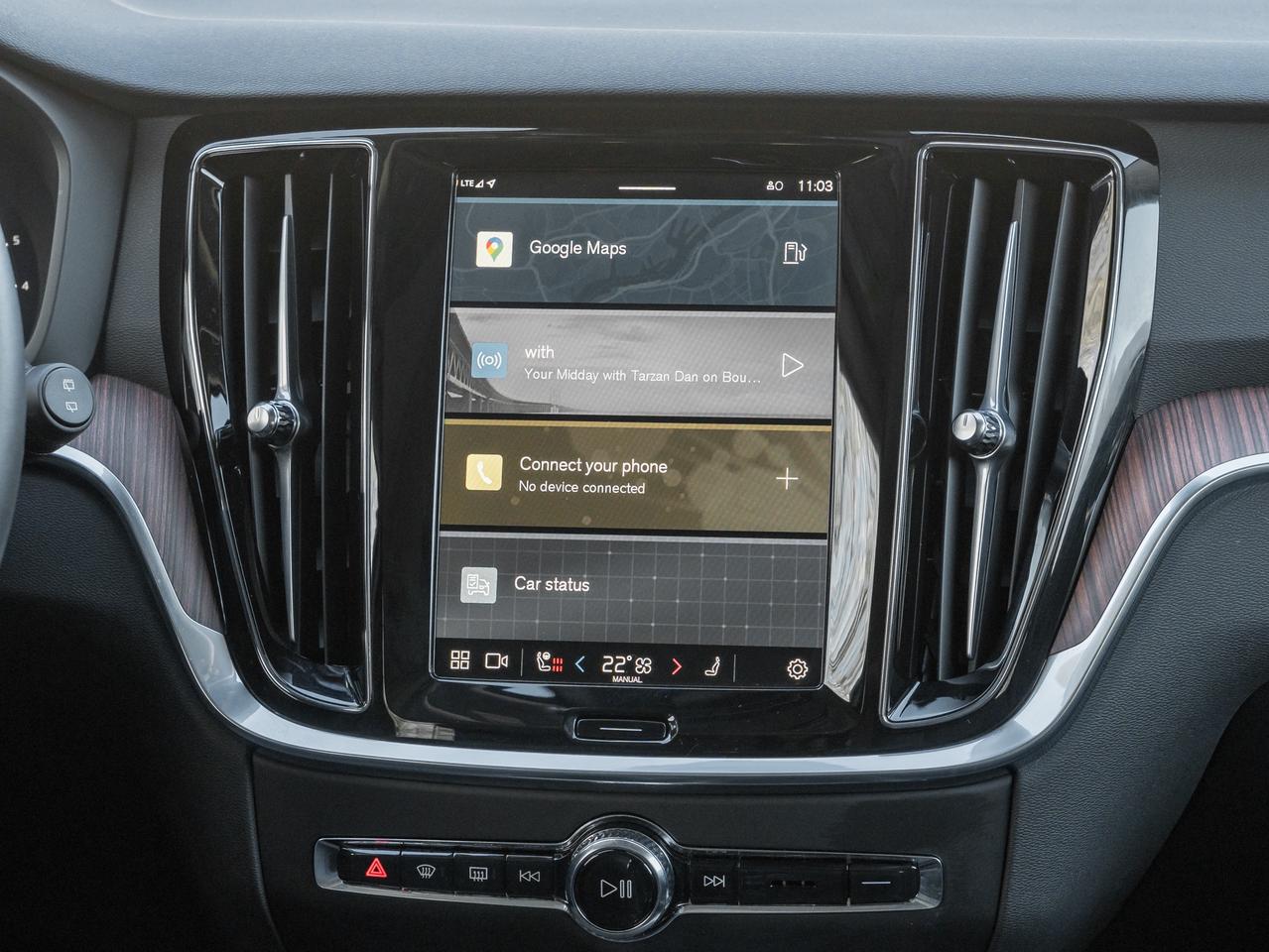 2025 Volvo V60 Cross Country B5 AWD PLUS  19" ALLOY WHEELS  CLIMATE PACK  CPO Photo