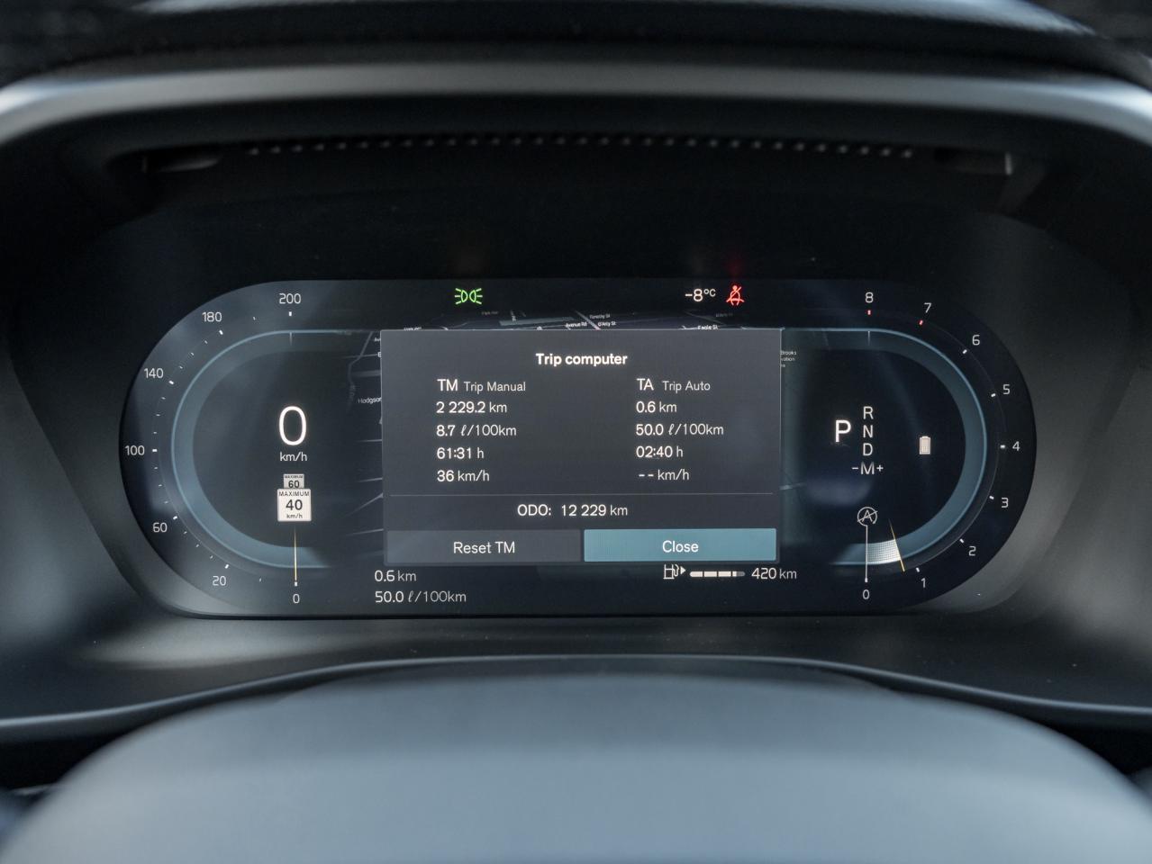 2025 Volvo XC40 B5 AWD Core  LOW KM  CLIMATE PACK  CPO Photo