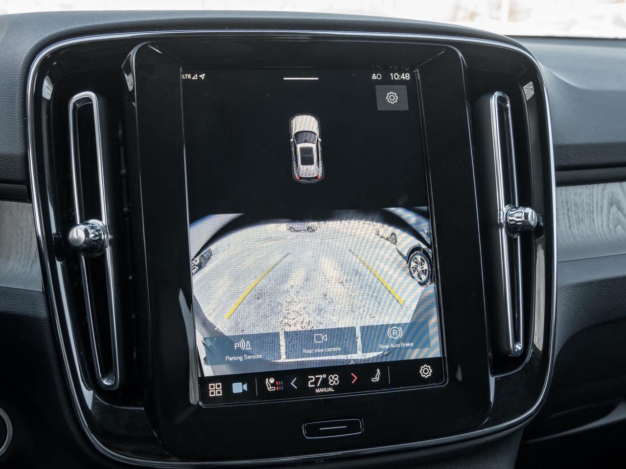 2025 Volvo XC40 B5 AWD Core  LOW KM  CLIMATE PACK  CPO Photo