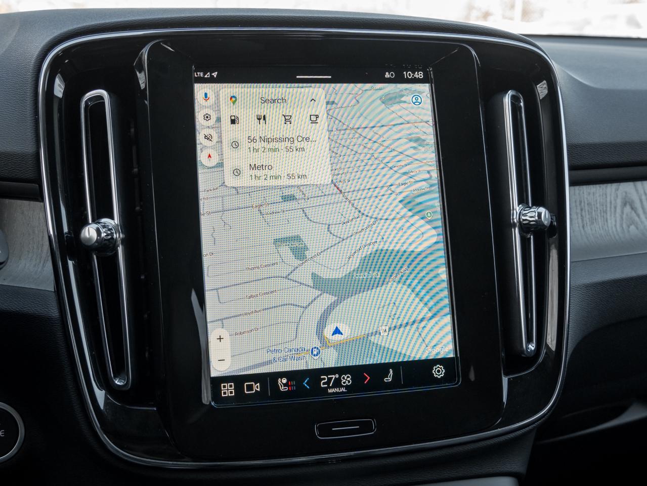 2025 Volvo XC40 B5 AWD Core  LOW KM  CLIMATE PACK  CPO Photo