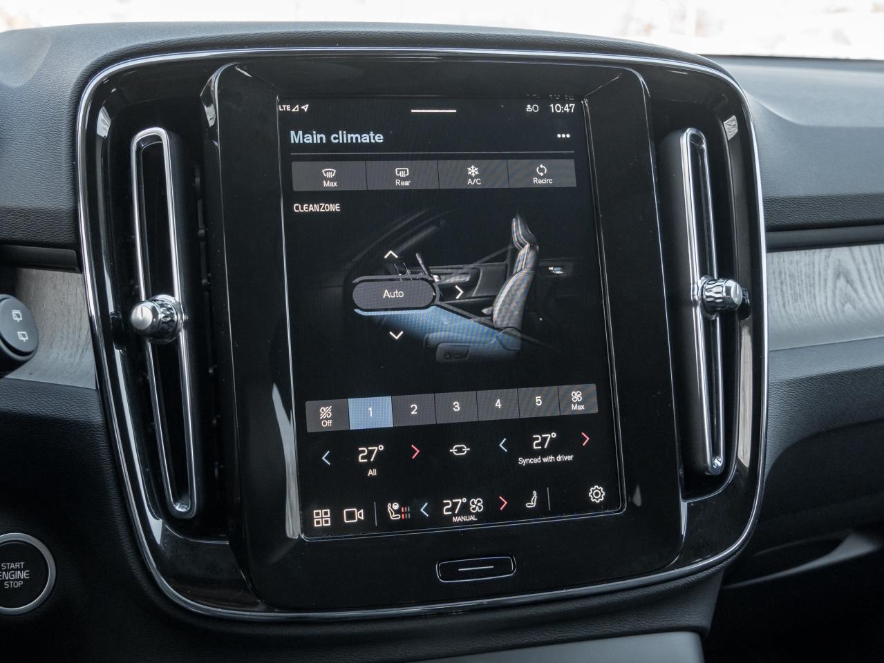 2025 Volvo XC40 B5 AWD Core  LOW KM  CLIMATE PACK  CPO Photo