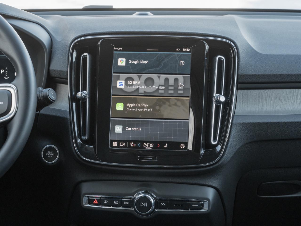 2025 Volvo XC40 B5 AWD Core  LOW KM  CLIMATE PACK  CPO Photo