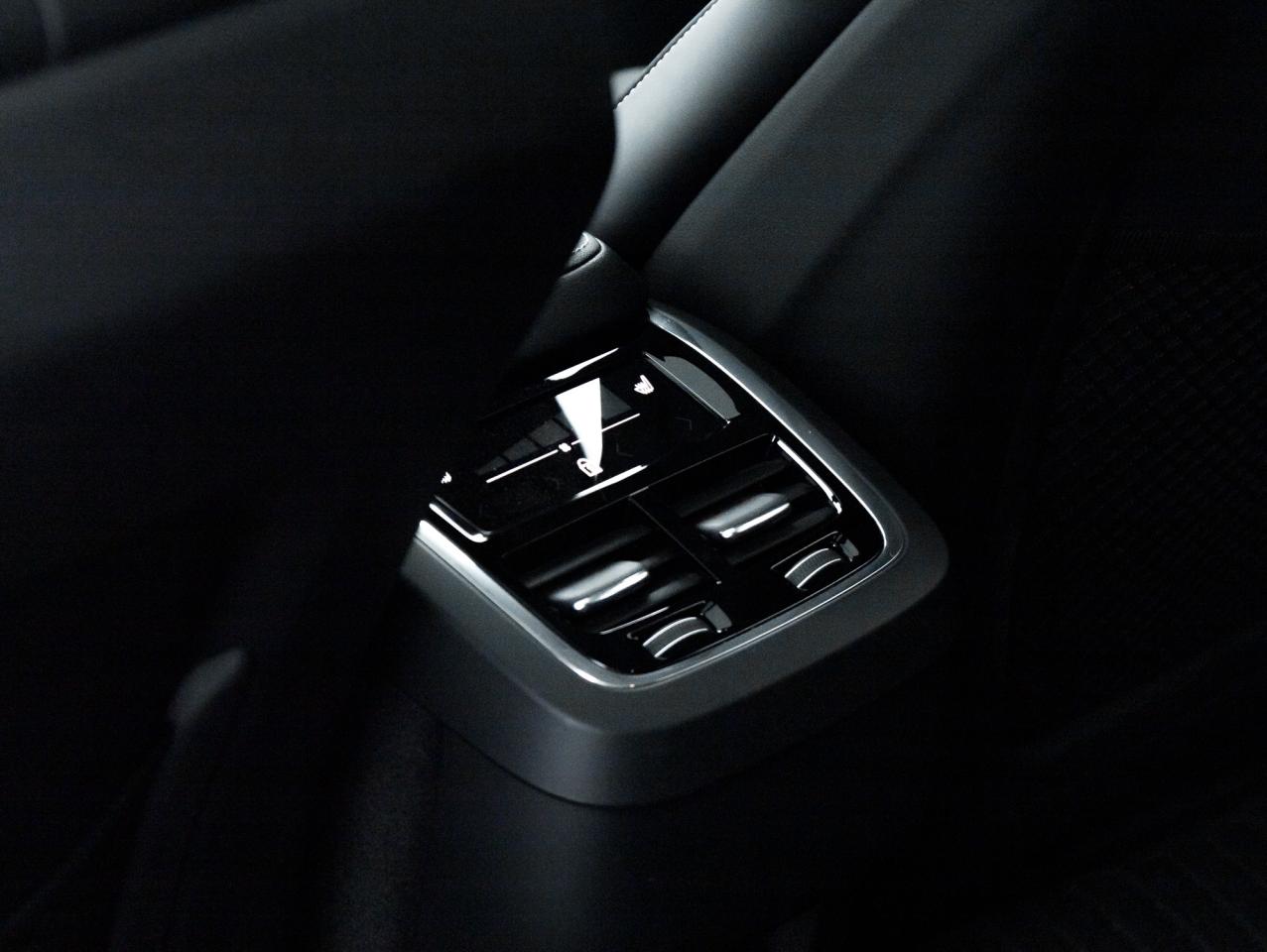 2021 Volvo XC60 T6 AWD R-Design  NEW BRAKES  B&W  POLESTAR  CPO Photo