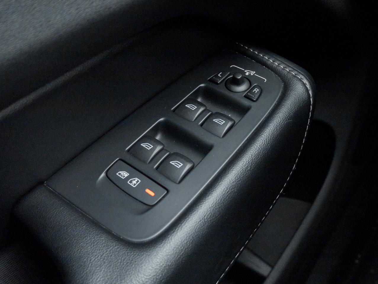 2018 Volvo XC60 T6 AWD Inscription  TRADE IN  SAFETY CERT  LOW KM Photo