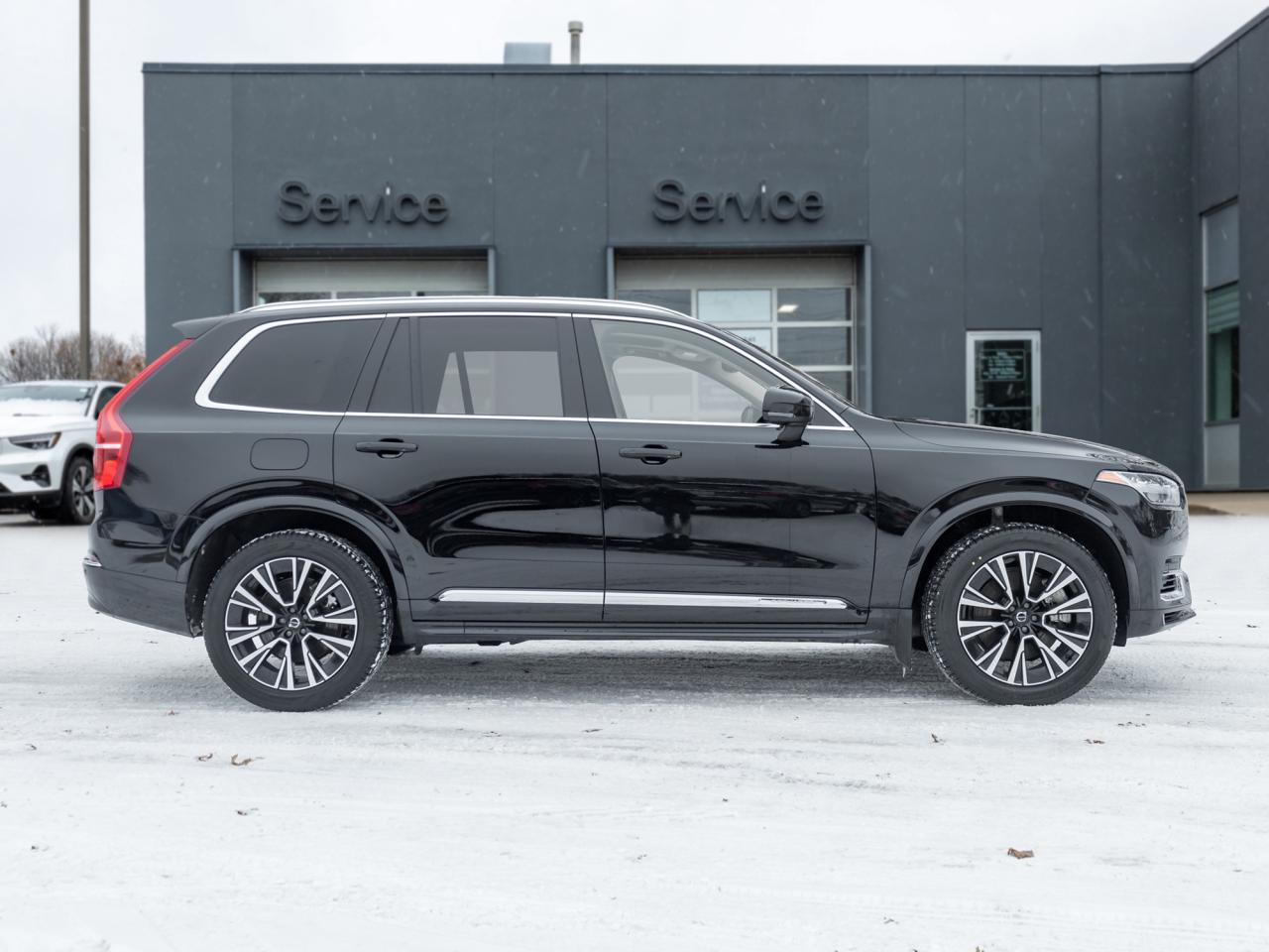 2024 Volvo XC90 Plug-In Hybrid T8 eAWD PHEV Core  OFF LEASE  CPO Photo4