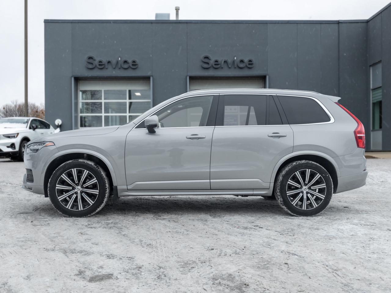 2023 Volvo XC90 B6 AWD Core 7-Seater  OFF LEASE ONE OWNER CPO Photo2
