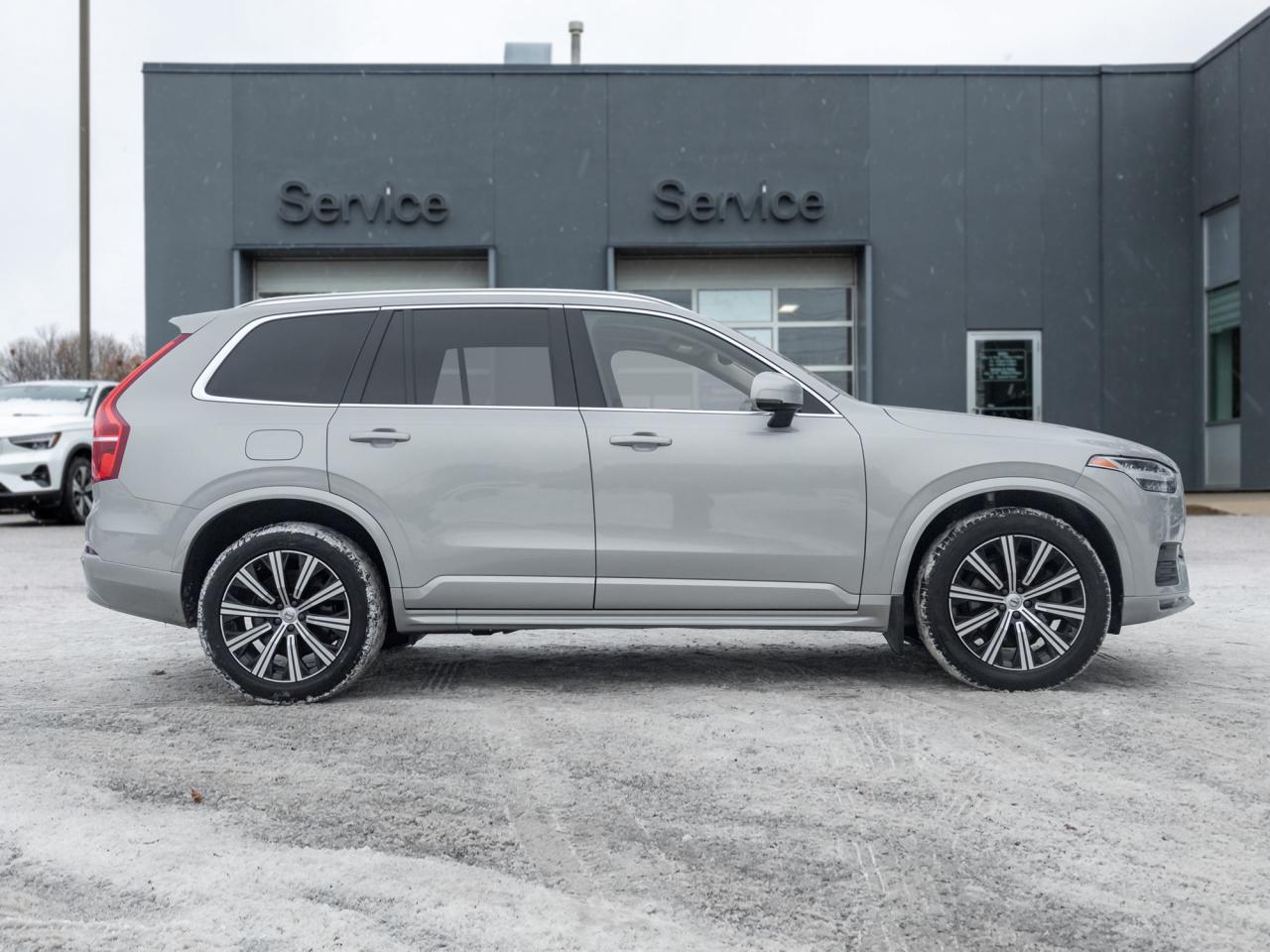 2023 Volvo XC90 B6 AWD Core 7-Seater  OFF LEASE ONE OWNER CPO Photo4