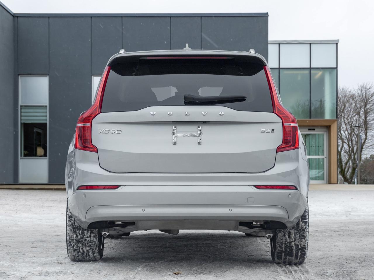2023 Volvo XC90 B6 AWD Core 7-Seater  OFF LEASE ONE OWNER CPO Photo