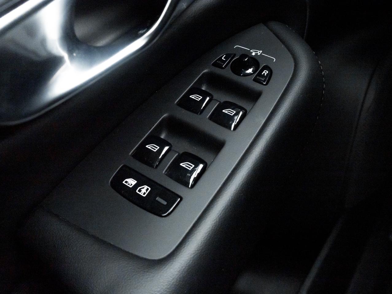 2023 Volvo XC90 B6 AWD Core 7-Seater  OFF LEASE ONE OWNER CPO Photo