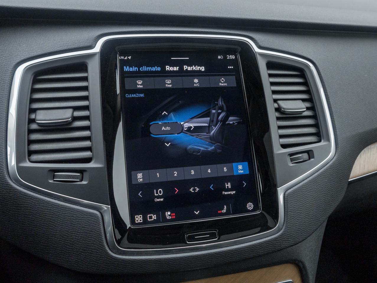 2023 Volvo XC90 B6 AWD Core 7-Seater  OFF LEASE ONE OWNER CPO Photo