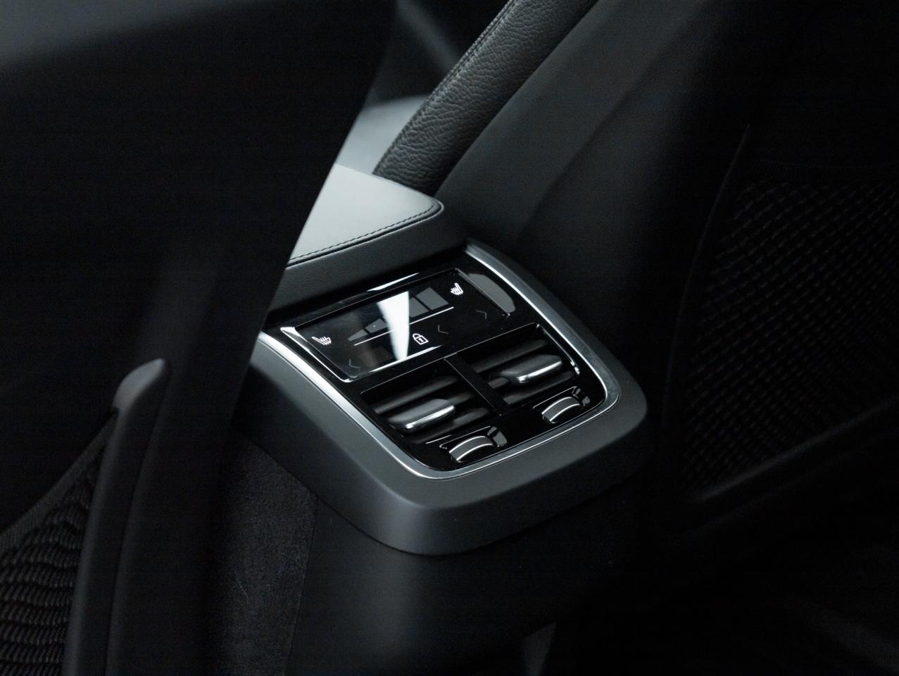 2023 Volvo XC90 B6 AWD Core 7-Seater  OFF LEASE ONE OWNER CPO Photo