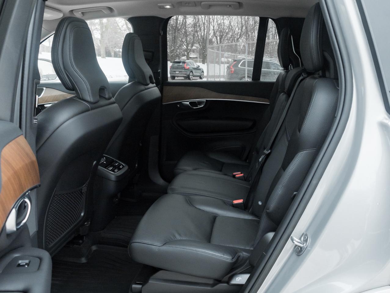 2023 Volvo XC90 B6 AWD Core 7-Seater  OFF LEASE ONE OWNER CPO Photo