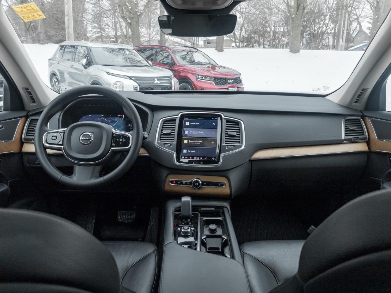 2023 Volvo XC90 B6 AWD Core 7-Seater  OFF LEASE ONE OWNER CPO Photo