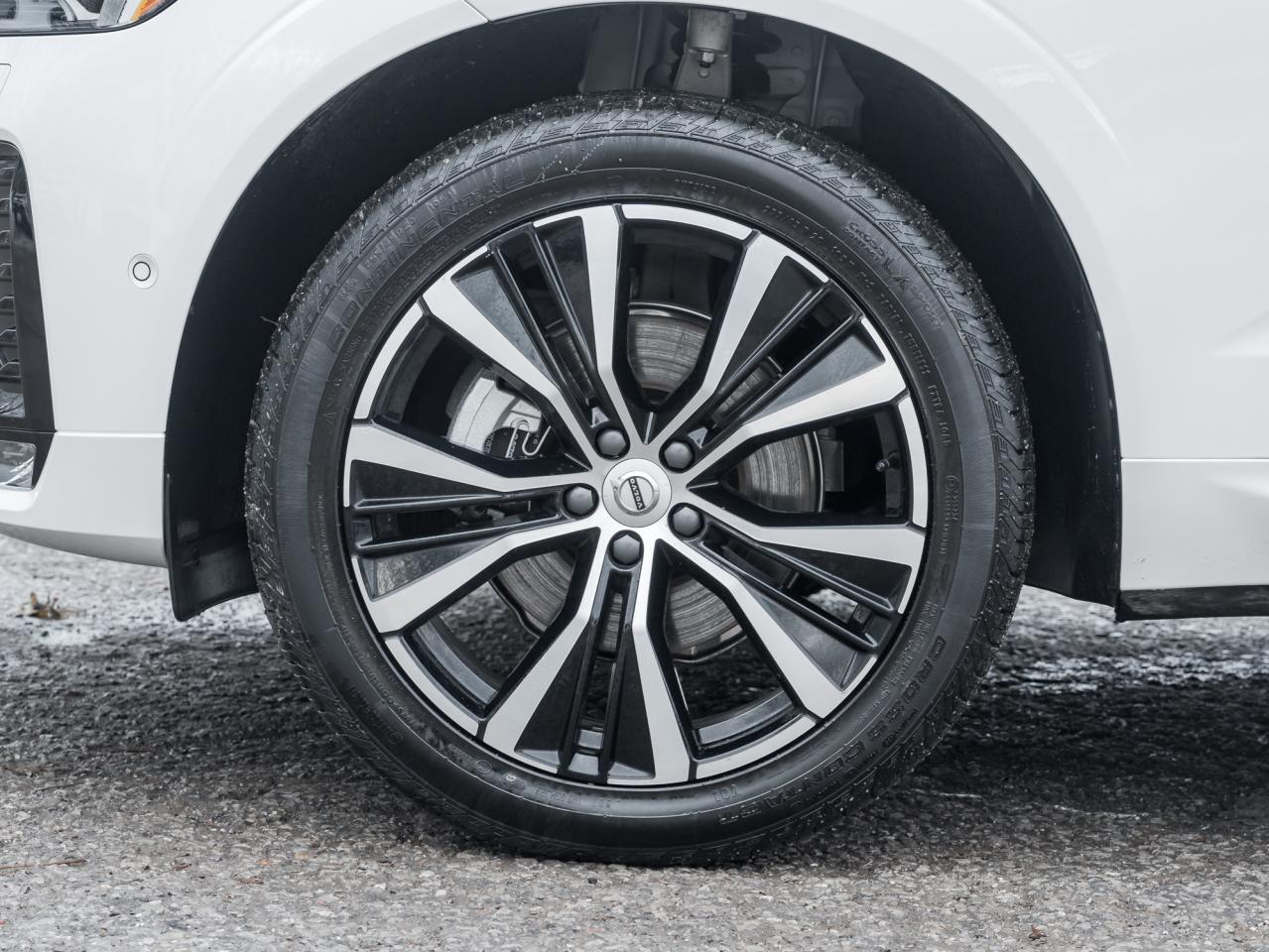 2025 Volvo XC60 B5 AWD Plus Dark Theme 20"ALLOY WHEELS LOW KM  CPO Photo