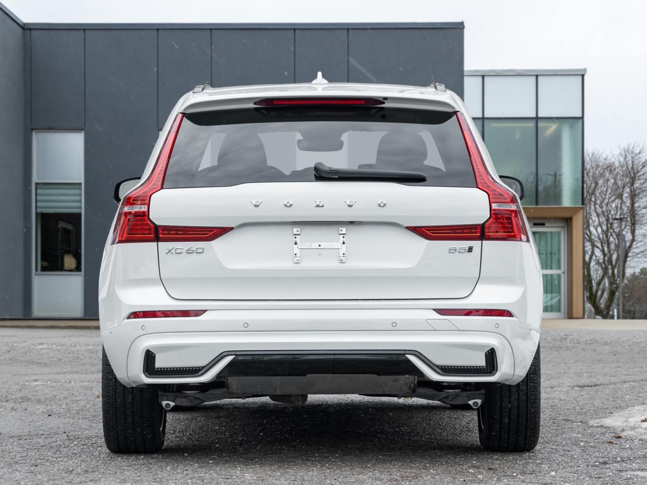 2025 Volvo XC60 B5 AWD Plus Dark Theme 20"ALLOY WHEELS LOW KM  CPO Photo