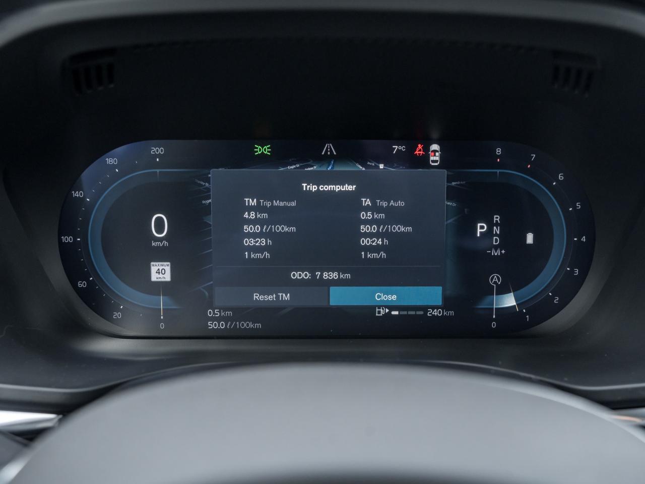 2025 Volvo XC60 B5 AWD Plus Dark Theme 20"ALLOY WHEELS LOW KM  CPO Photo