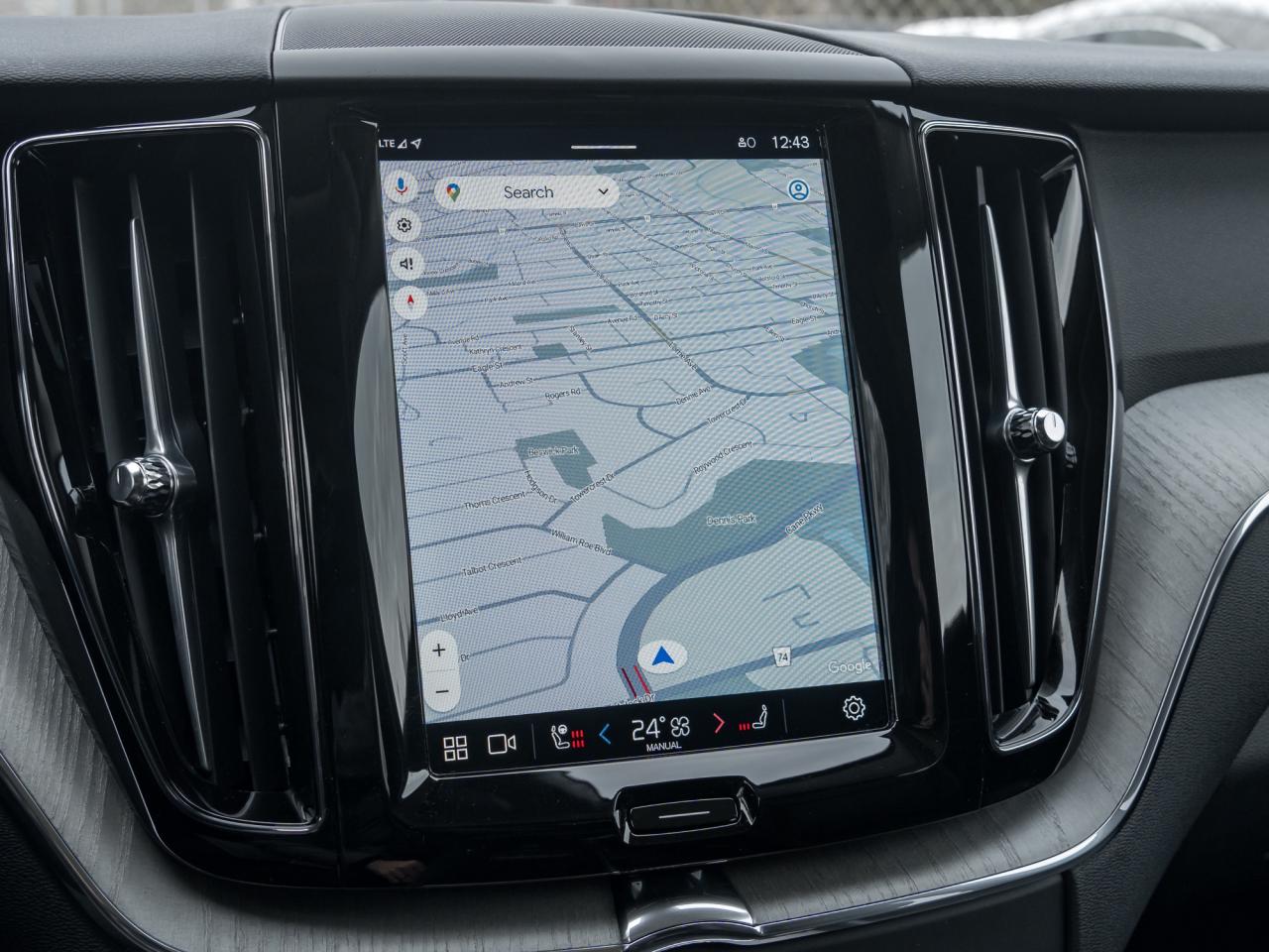 2025 Volvo XC60 B5 AWD Plus Dark Theme 20"ALLOY WHEELS LOW KM  CPO Photo