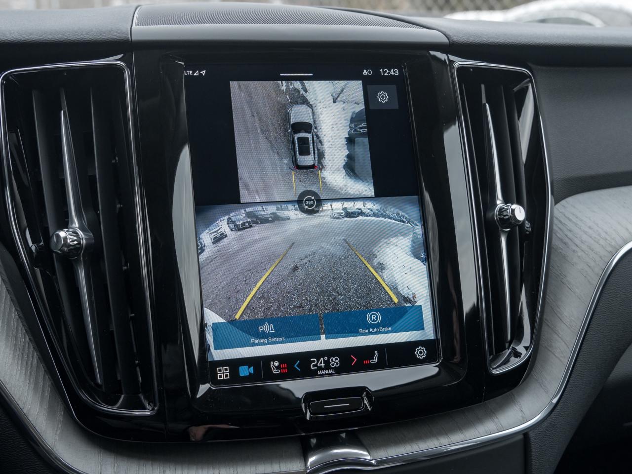 2025 Volvo XC60 B5 AWD Plus Dark Theme 20"ALLOY WHEELS LOW KM  CPO Photo