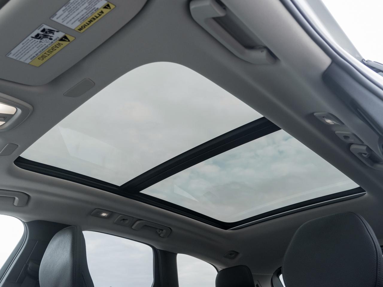 2025 Volvo XC60 B5 AWD Plus Dark Theme 20"ALLOY WHEELS LOW KM  CPO Photo