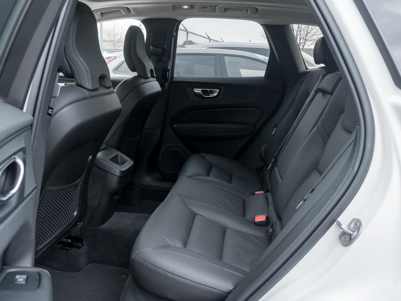 2025 Volvo XC60 B5 AWD Plus Dark Theme 20"ALLOY WHEELS LOW KM  CPO Photo