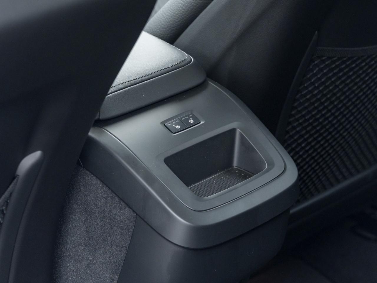 2025 Volvo XC60 B5 AWD Plus Dark Theme 20"ALLOY WHEELS LOW KM  CPO Photo