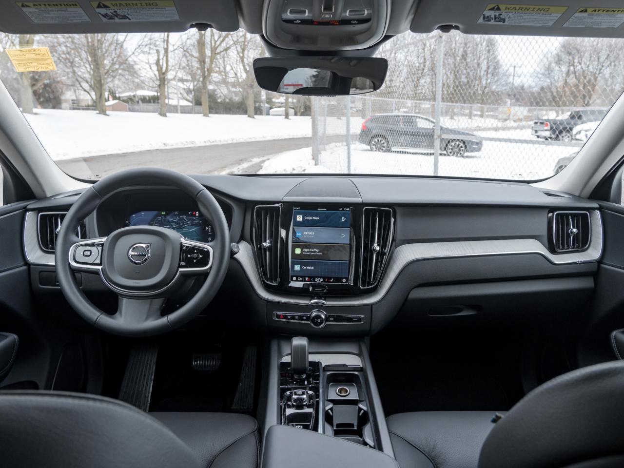 2025 Volvo XC60 B5 AWD Plus Dark Theme 20"ALLOY WHEELS LOW KM  CPO Photo