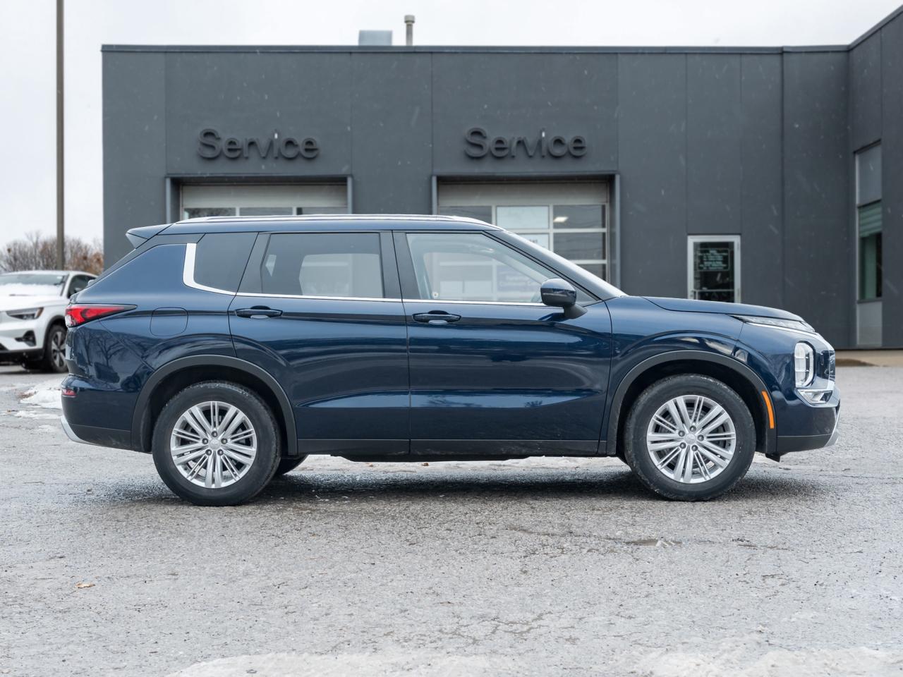 2022 Mitsubishi Outlander SE S-AWC   ONE OWNER   SAFETY CERTIFIED   LOW KM Photo