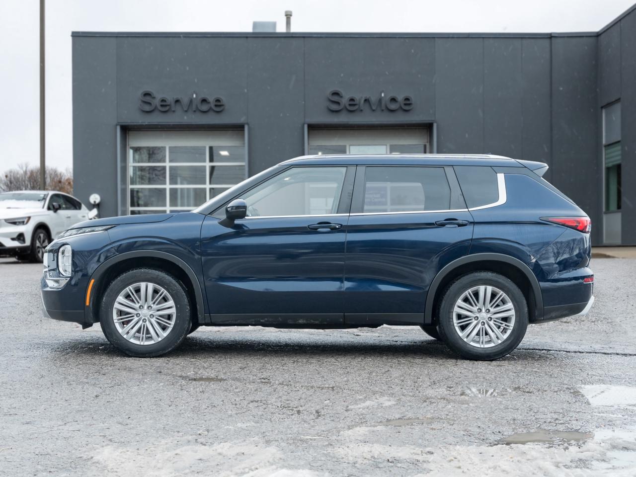 2022 Mitsubishi Outlander SE S-AWC   ONE OWNER   SAFETY CERTIFIED   LOW KM Photo