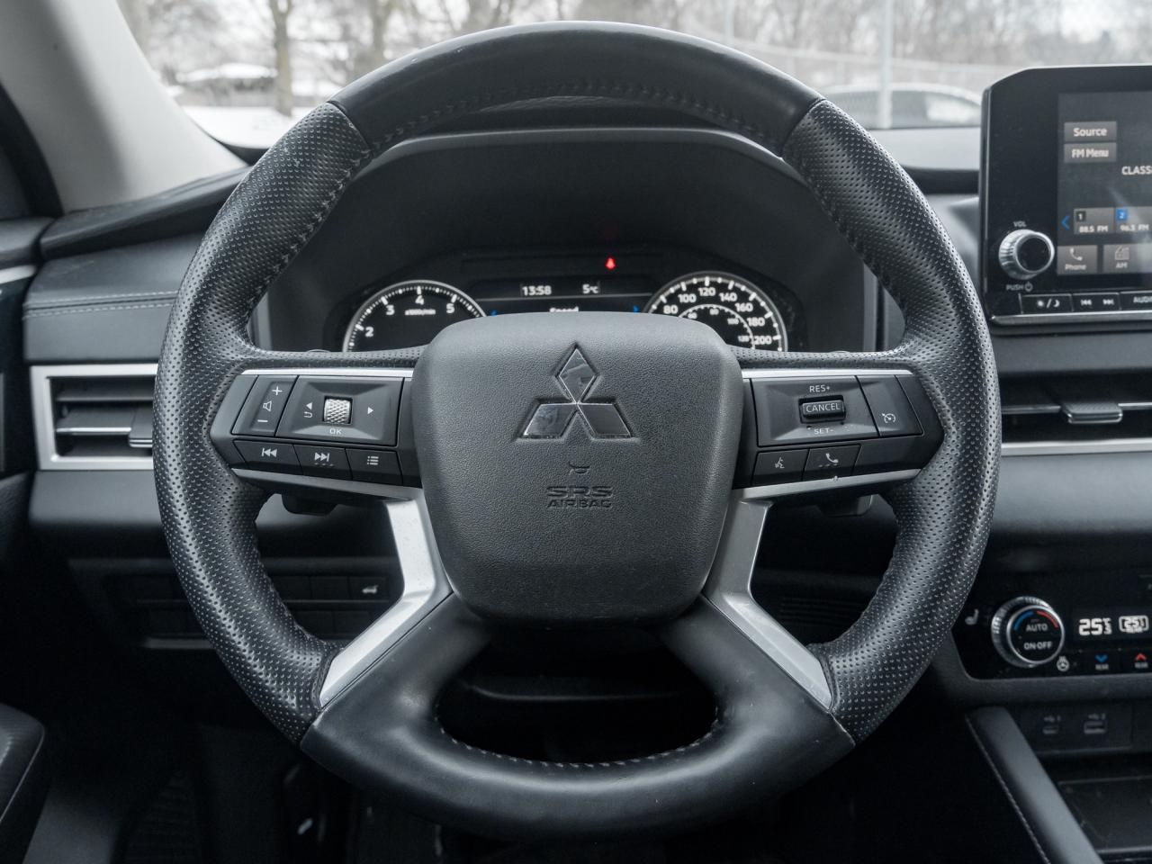 2022 Mitsubishi Outlander SE S-AWC   ONE OWNER   SAFETY CERTIFIED   LOW KM Photo