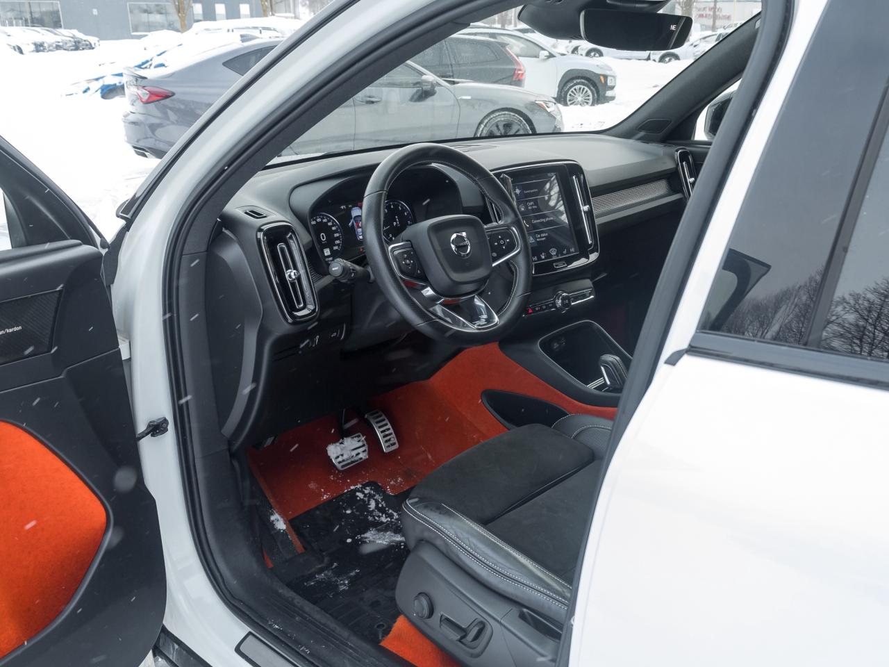 2019 Volvo XC40 T5 AWD R-Design  HARMAN KARDON  SAFETY CERT  NAVI Photo