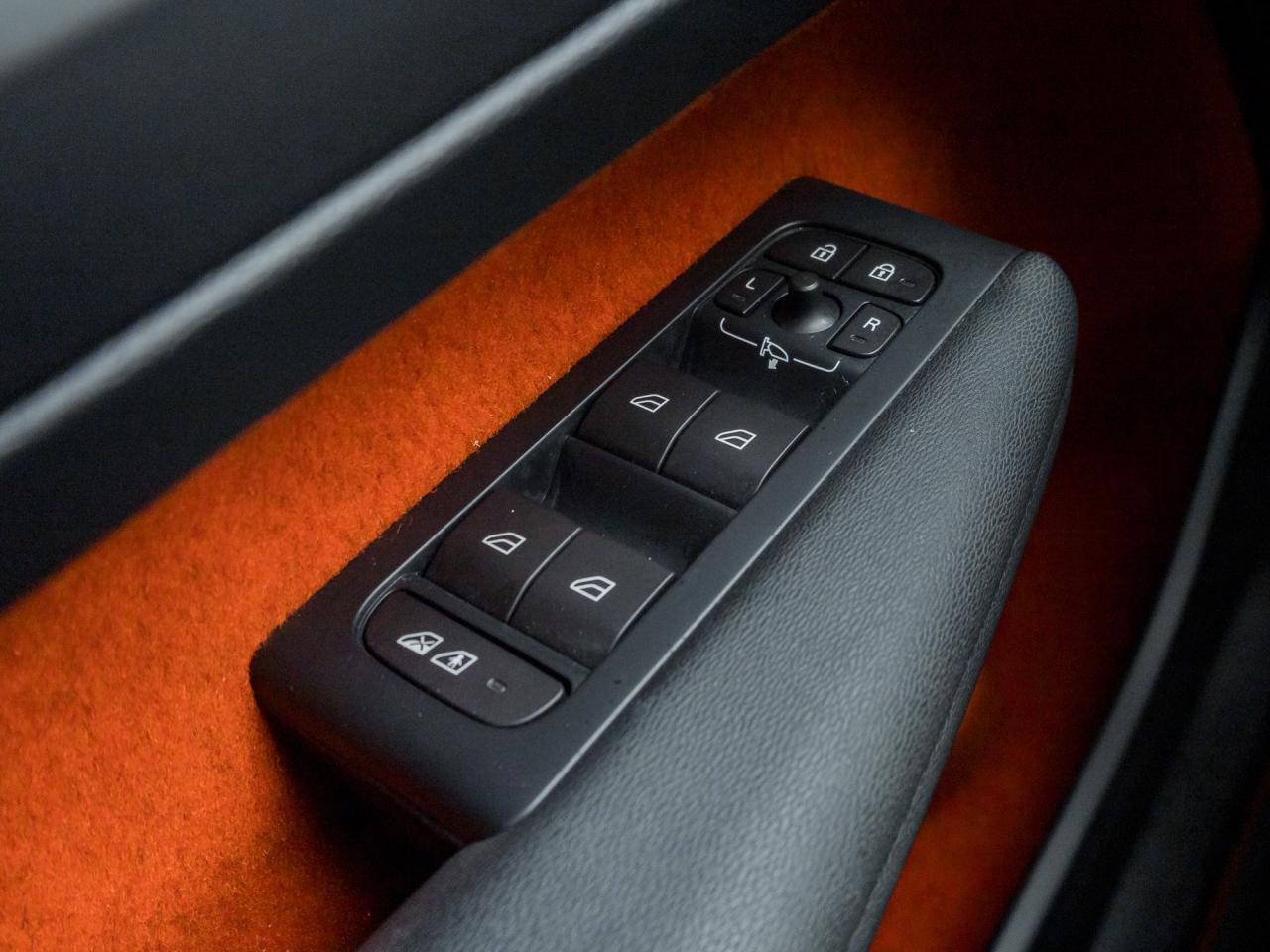 2019 Volvo XC40 T5 AWD R-Design  HARMAN KARDON  SAFETY CERT  NAVI Photo