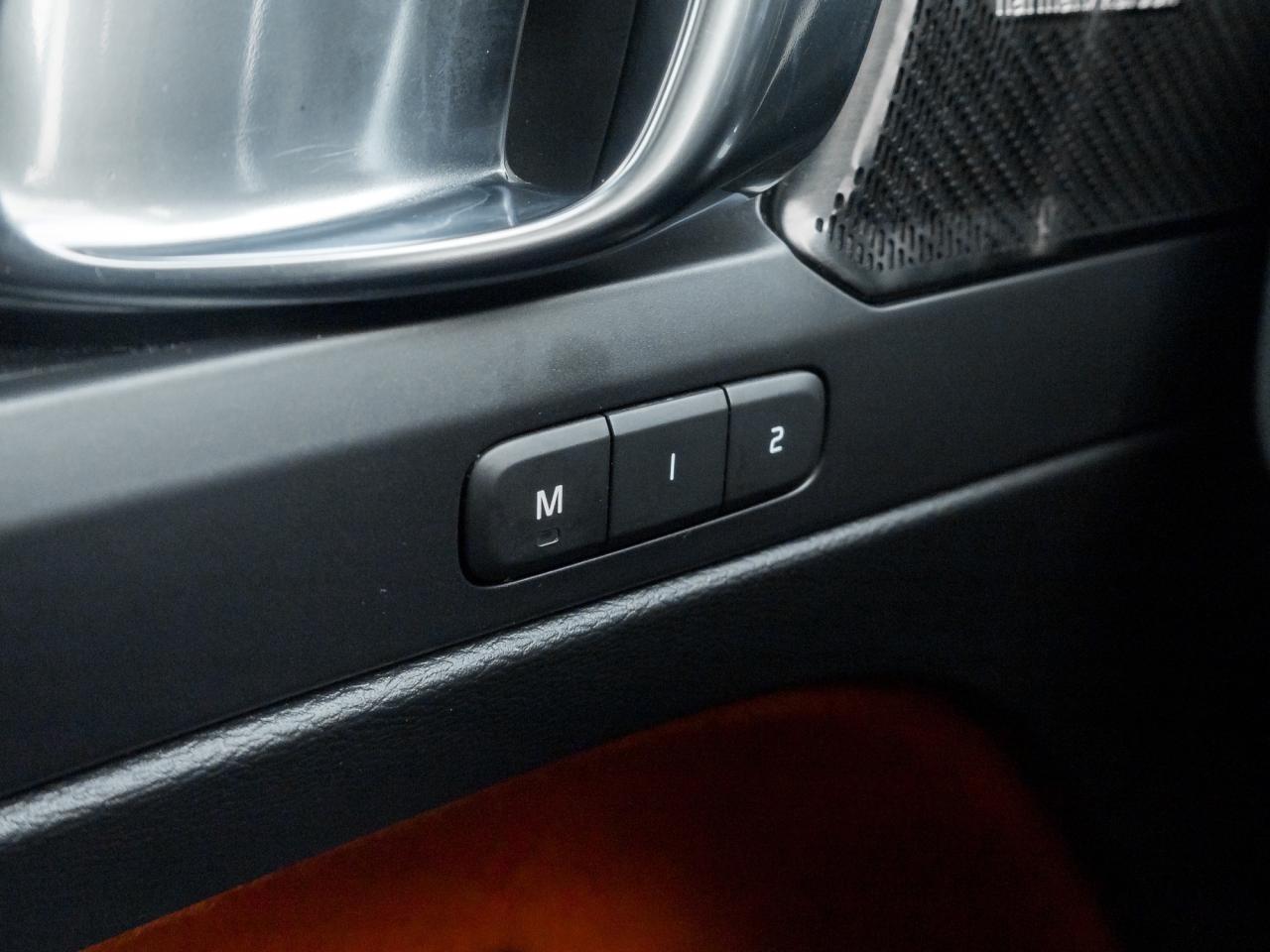 2019 Volvo XC40 T5 AWD R-Design  HARMAN KARDON  SAFETY CERT  NAVI Photo