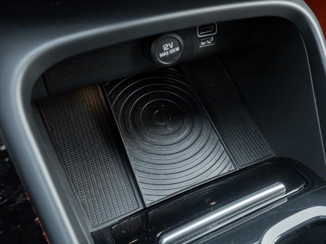 2019 Volvo XC40 T5 AWD R-Design  HARMAN KARDON  SAFETY CERT  NAVI Photo