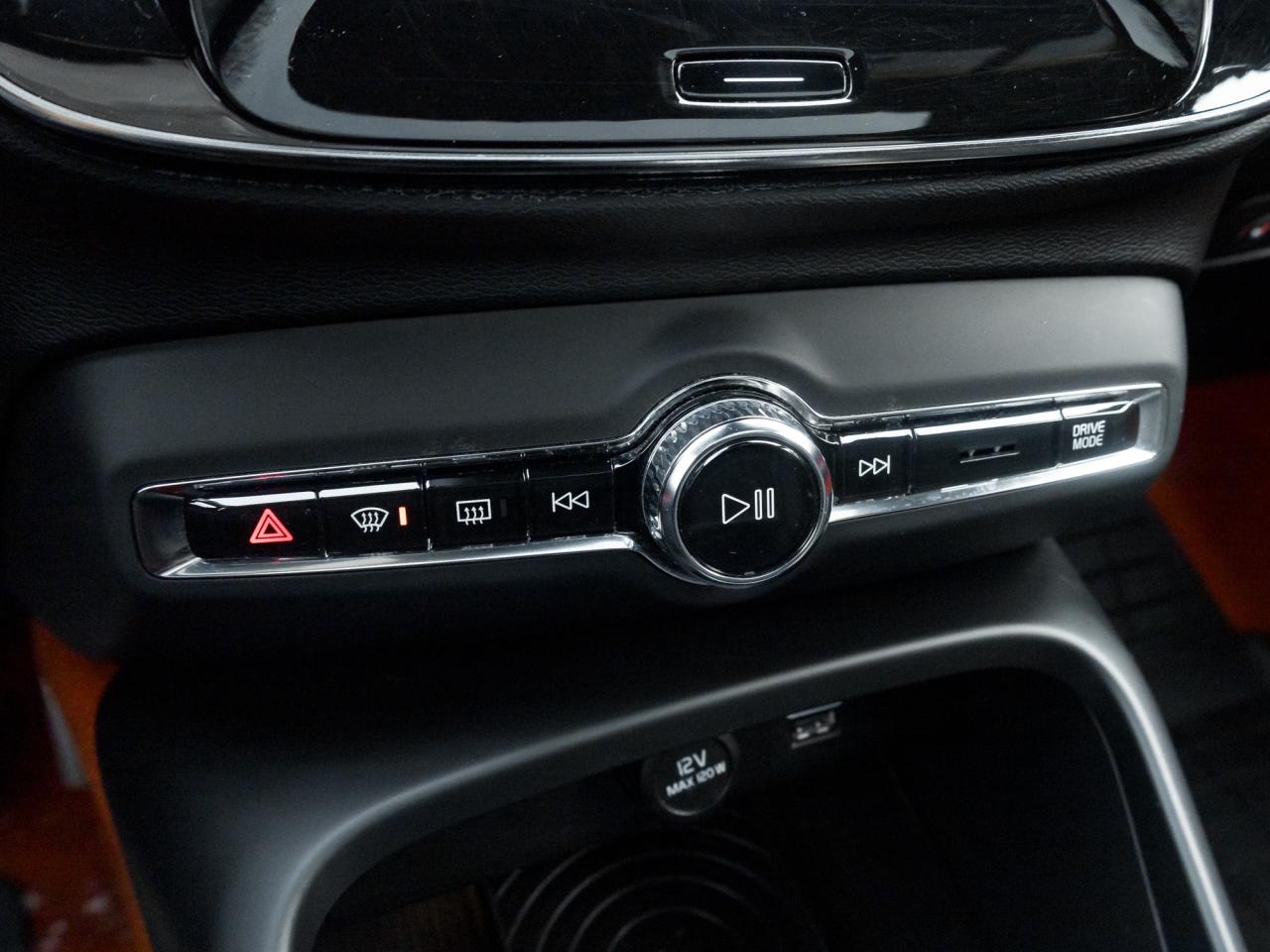 2019 Volvo XC40 T5 AWD R-Design  HARMAN KARDON  SAFETY CERT  NAVI Photo