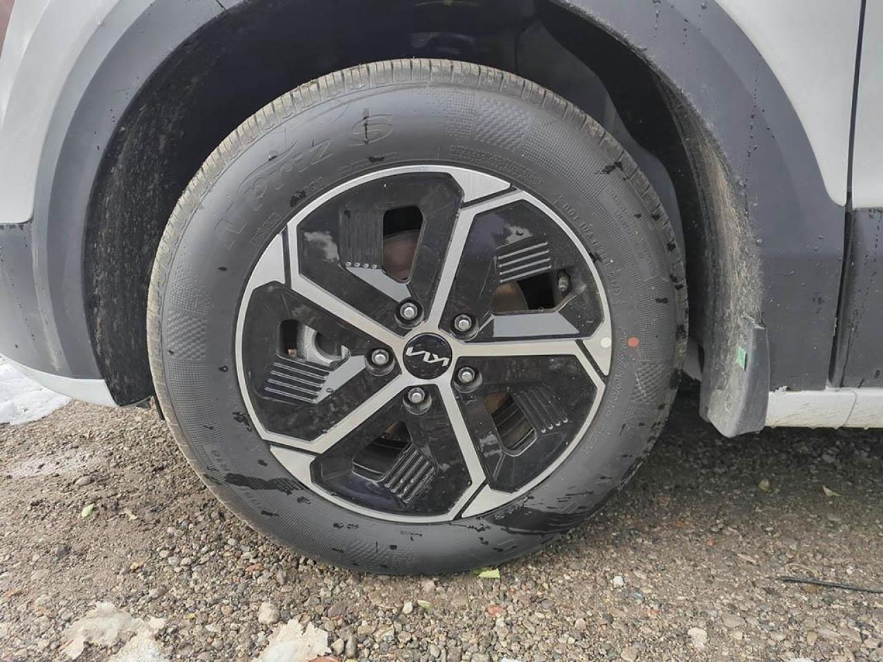 2025 Kia Niro Plug-In Hybrid LX Photo