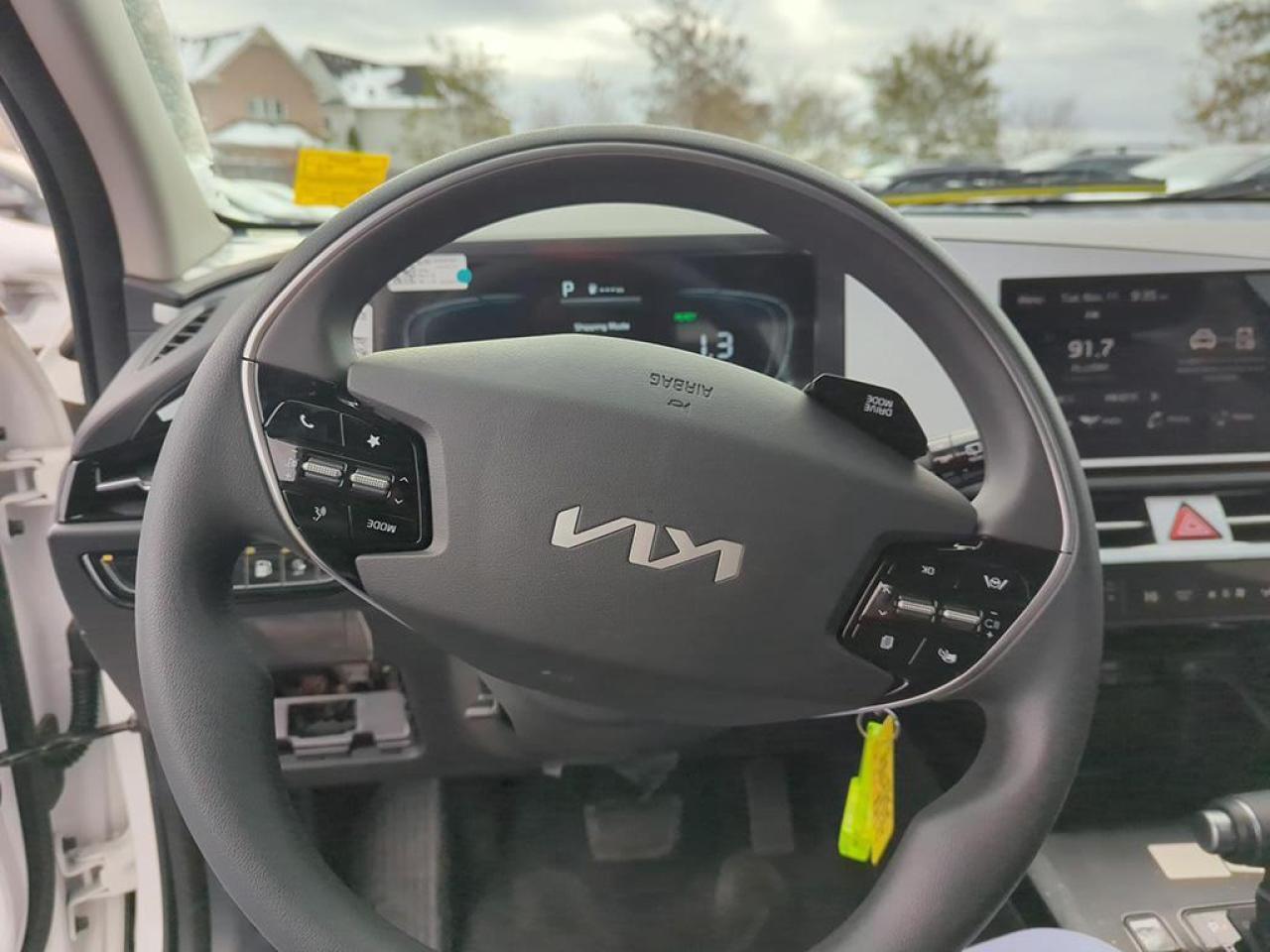 2025 Kia Niro Plug-In Hybrid LX Photo