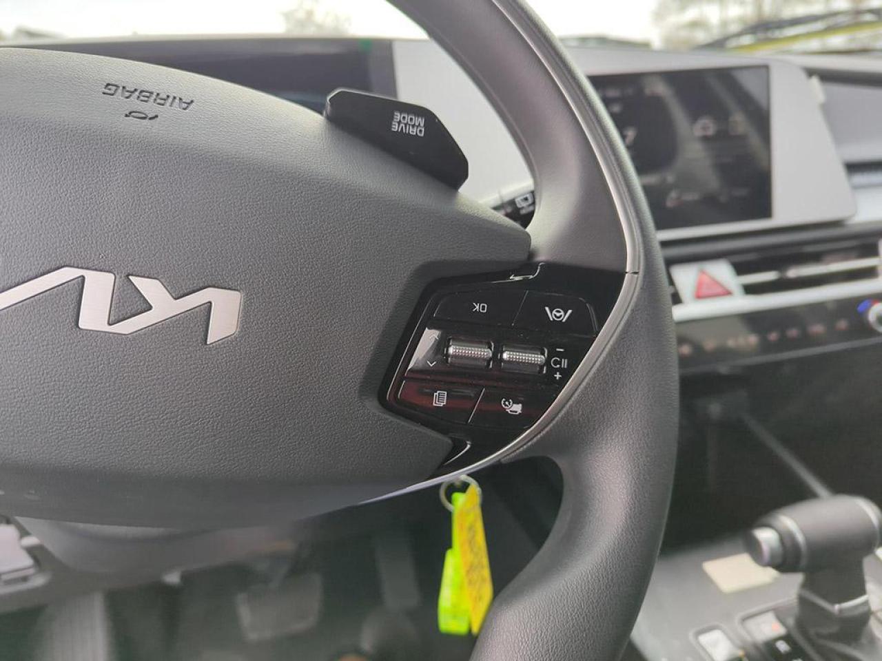 2025 Kia Niro Plug-In Hybrid LX Photo