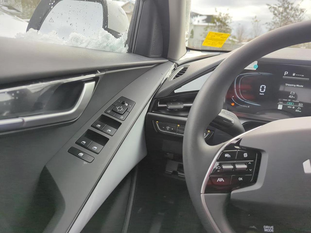 2025 Kia Niro Plug-In Hybrid LX Photo