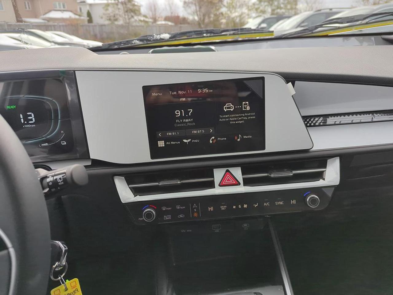 2025 Kia Niro Plug-In Hybrid LX Photo