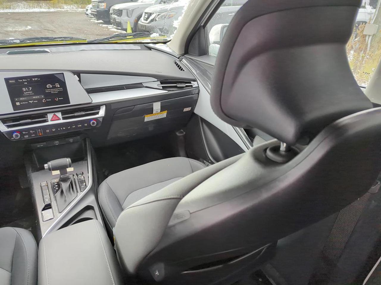 2025 Kia Niro Plug-In Hybrid LX Photo