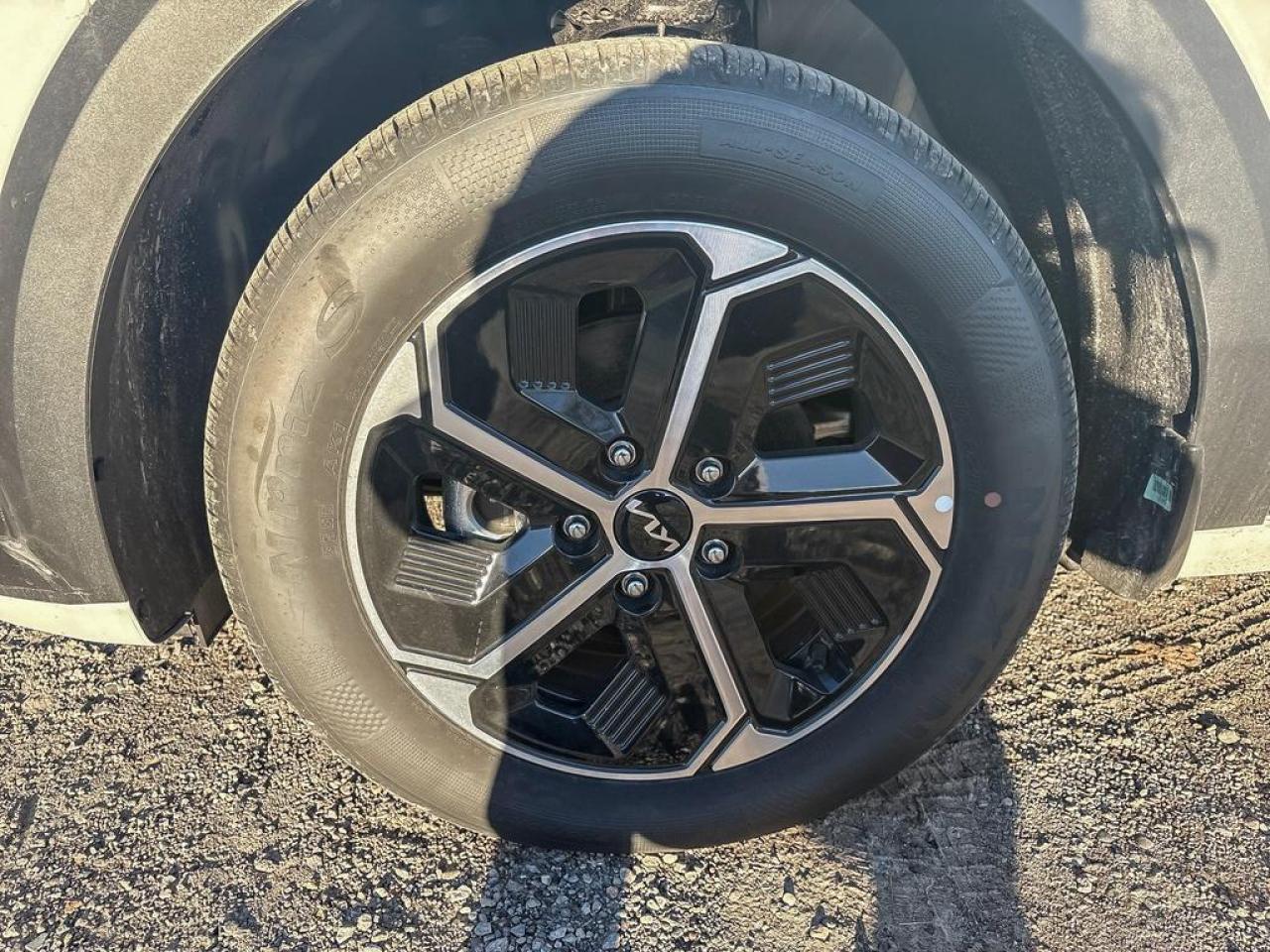 2025 Kia Niro Plug-In Hybrid LX Photo