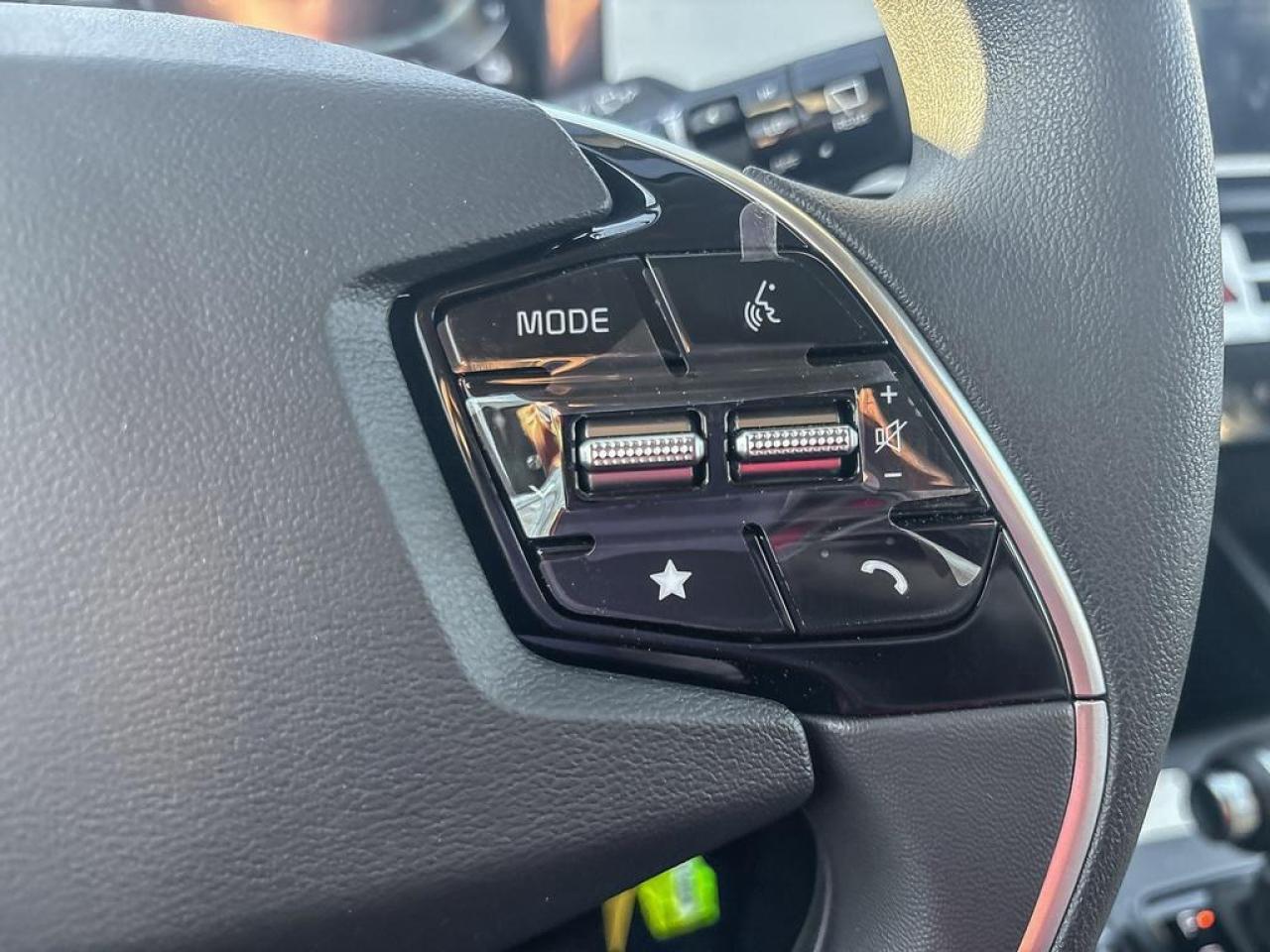 2025 Kia Niro Plug-In Hybrid LX Photo