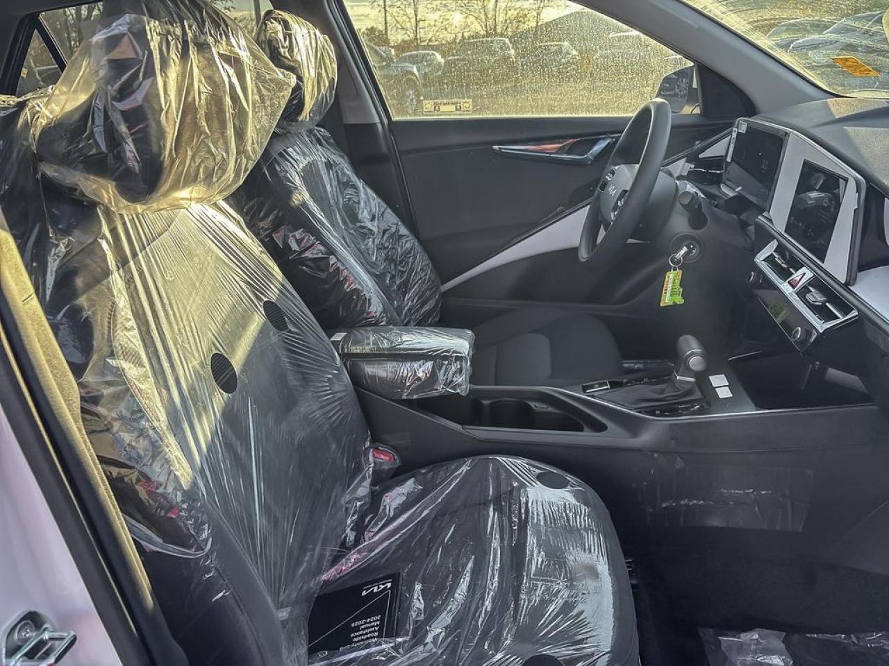 2025 Kia Niro Plug-In Hybrid LX Photo