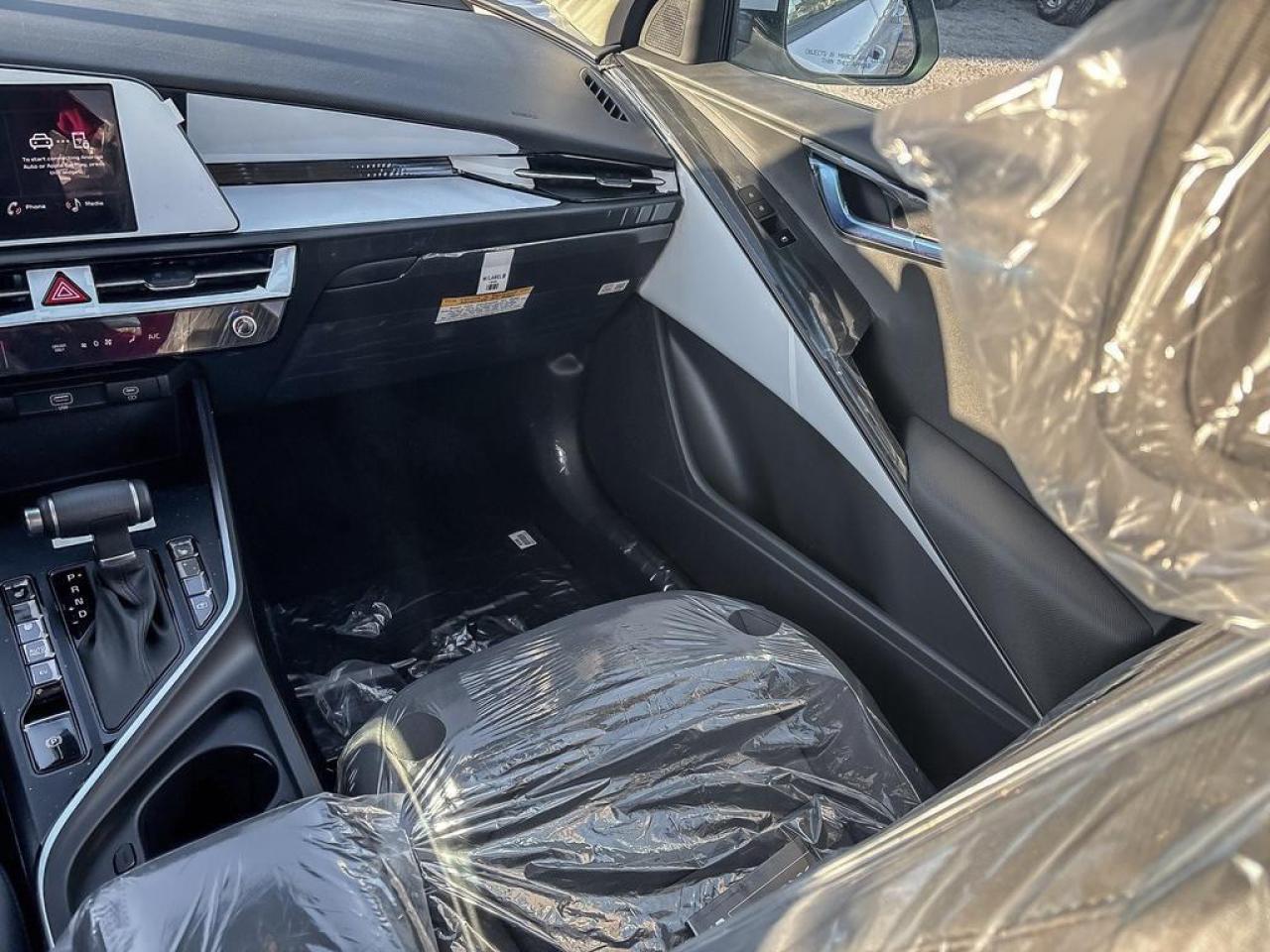 2025 Kia Niro Plug-In Hybrid LX Photo