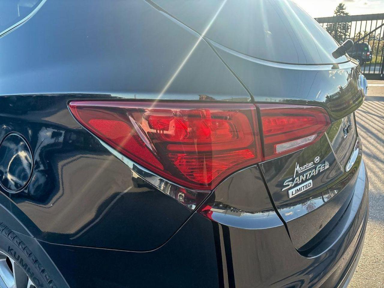 2017 Hyundai Santa Fe Sport 2.0T LIMITED Photo