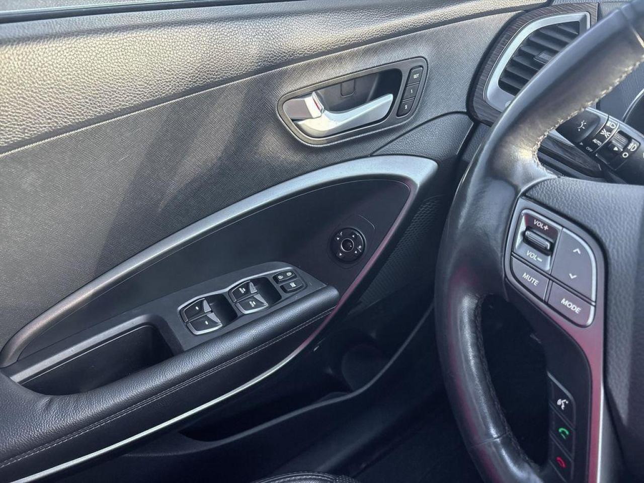 2017 Hyundai Santa Fe Sport 2.0T LIMITED Photo